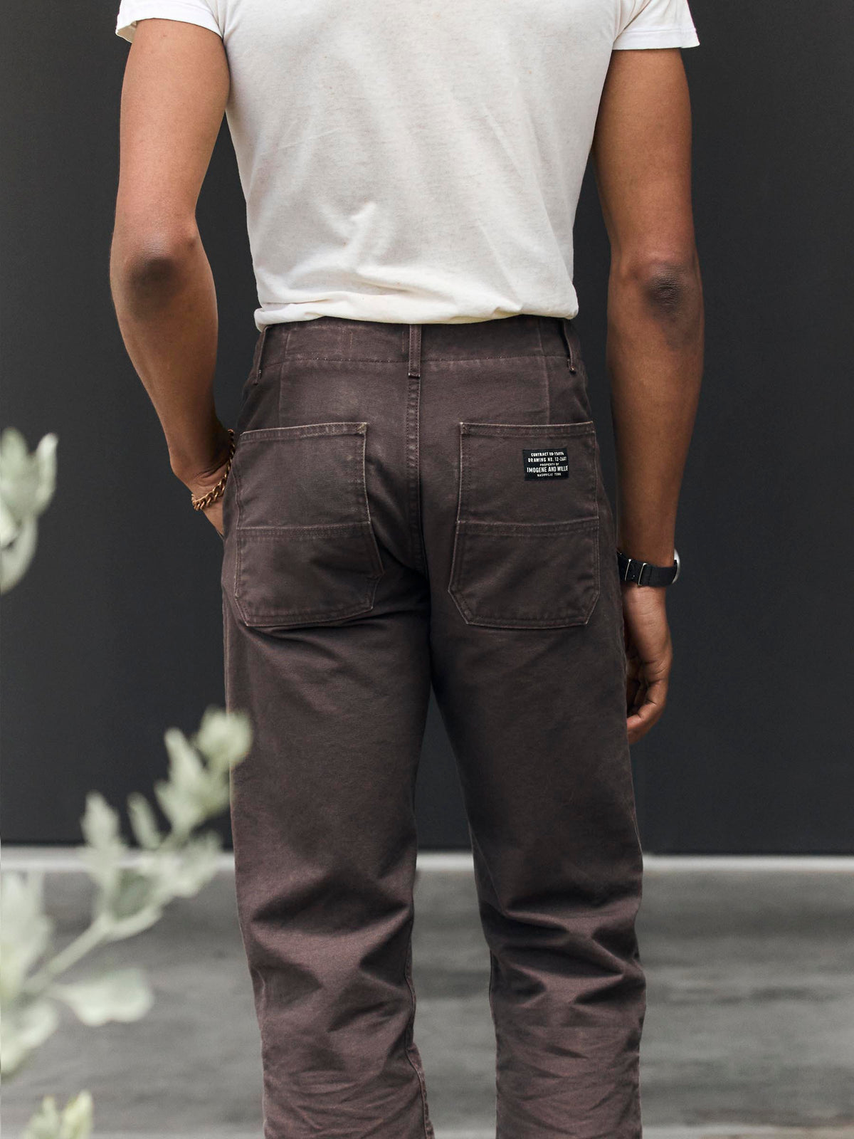 imogene + willie hencye washed canvas workpant in carob