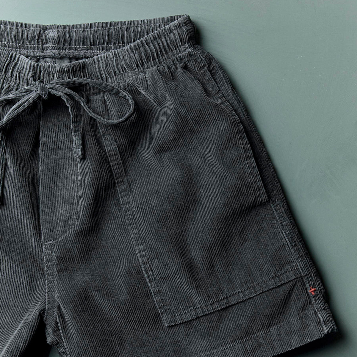 imogene + willie the lounge short in sunfaded black cord